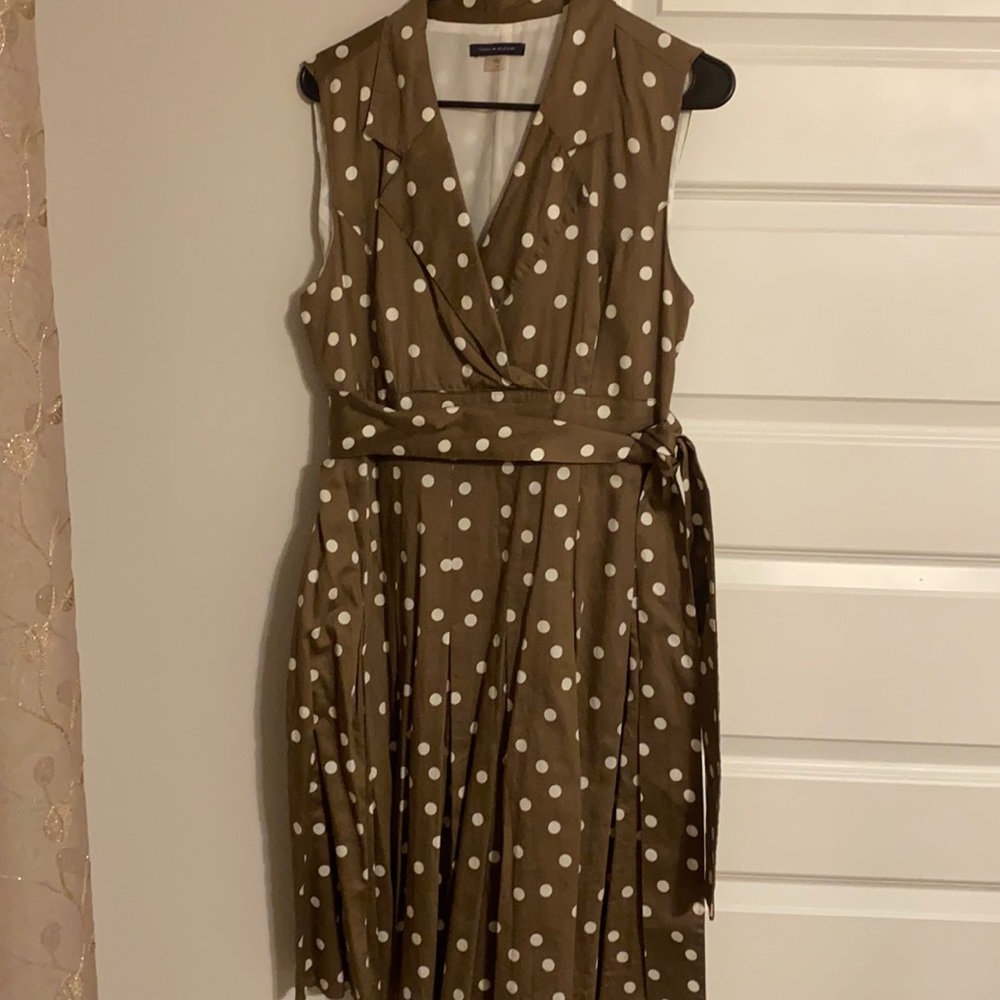 Tommy Hilfiger cocoa dress with cream dots and attached belt side zipper